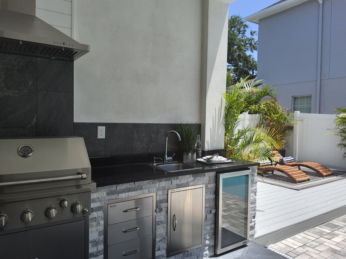 Tampa Luxury, Lois outdoor living